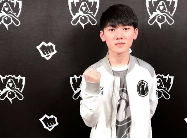 一记头槌成 一记头槌成