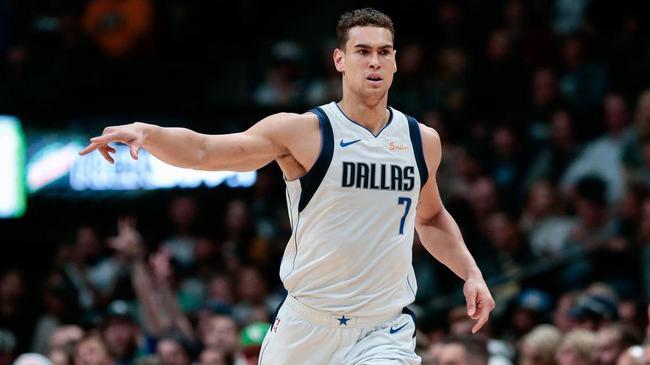 并借助自由 并借助自由