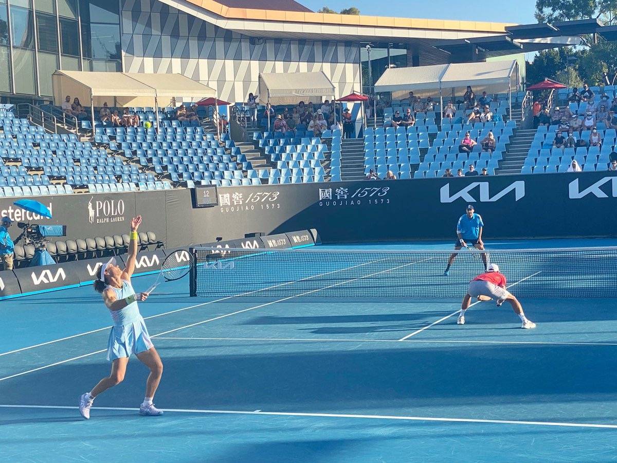 费德勒完胜哈斯搭上16强末班车科里亚遭淘汰